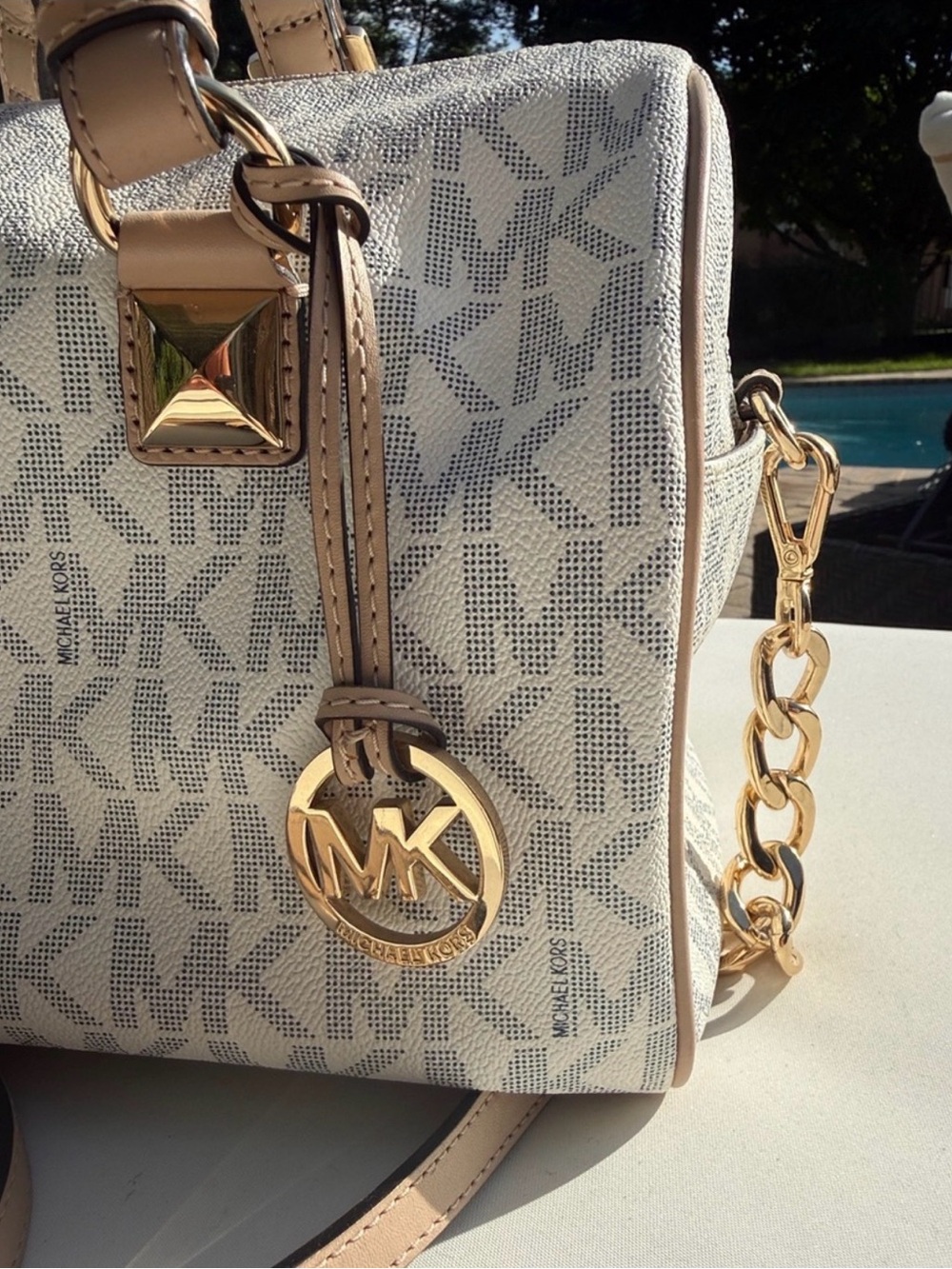 Michael Kors Signature MK Satchel in Beige and Gold - Picture 2 of 11